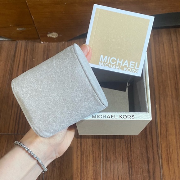 RARE ROSEGOLD/Silver two-toned Michael Kors watch - Picture 3 of 5